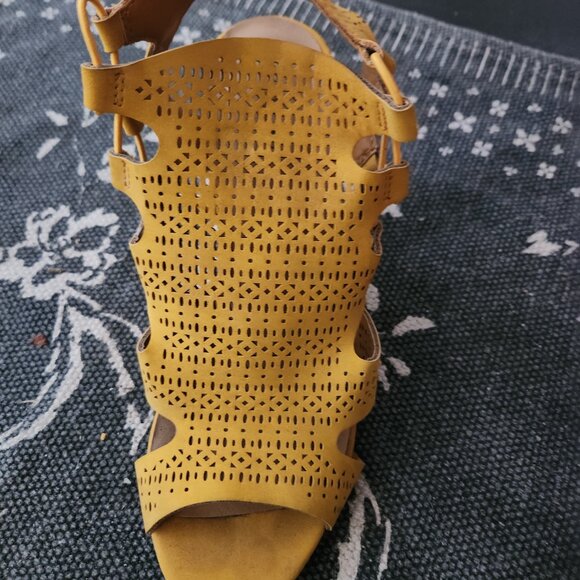 K Studio Slip On Cut Out Sandal Size 8 - Picture 3 of 5